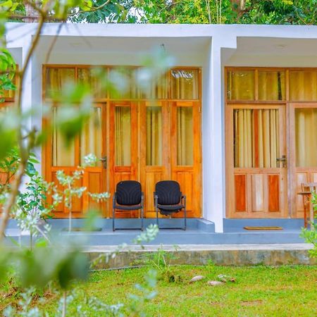 Talalla Ocean Beach Bungalow Hotel Matara Exterior photo