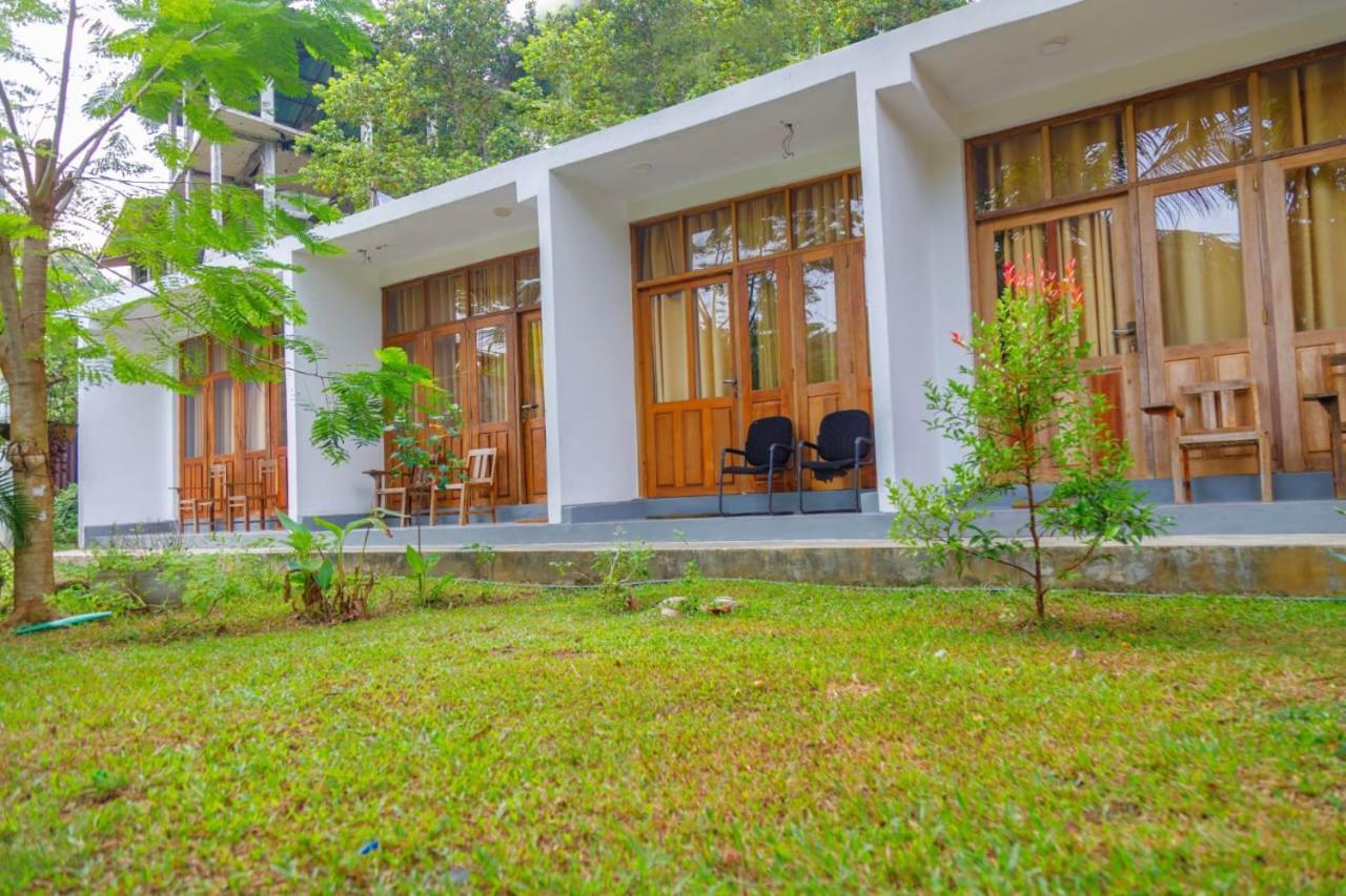 Talalla Ocean Beach Bungalow Hotel Matara Exterior photo