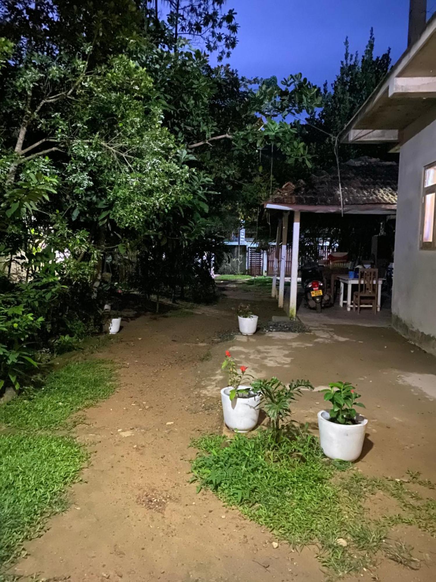 Talalla Ocean Beach Bungalow Hotel Matara Exterior photo